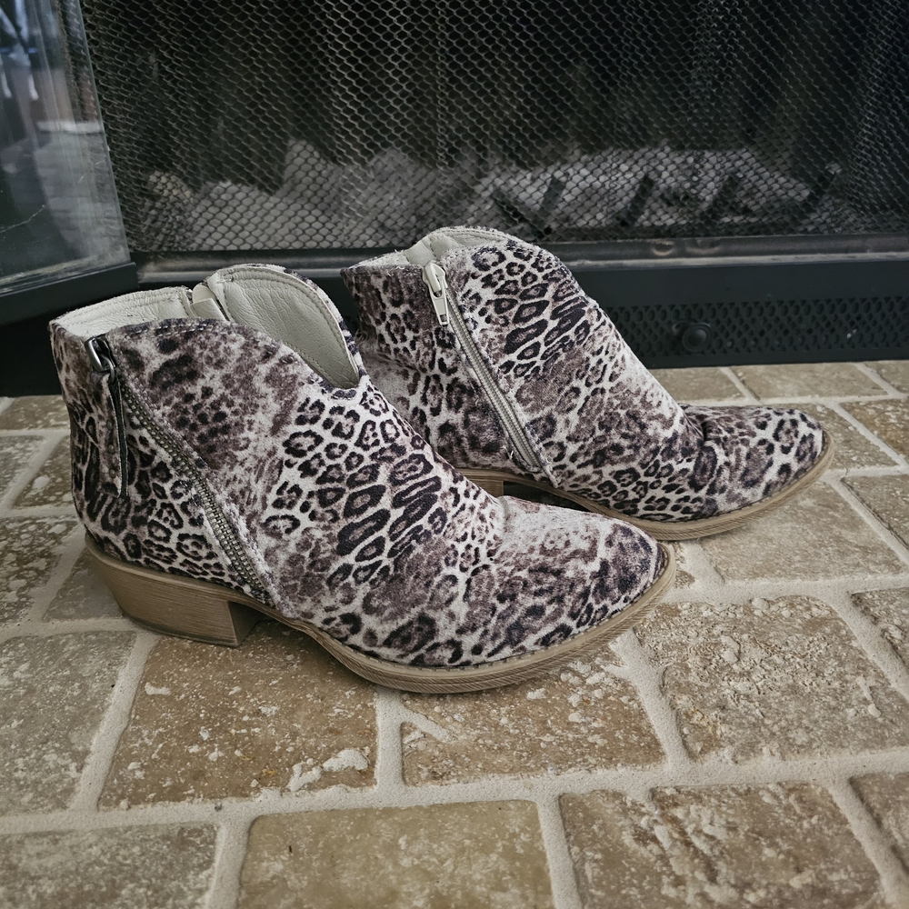 Very G Leopard Print Ankle Boots Side Zip Size 8 - Picture 6 of 7